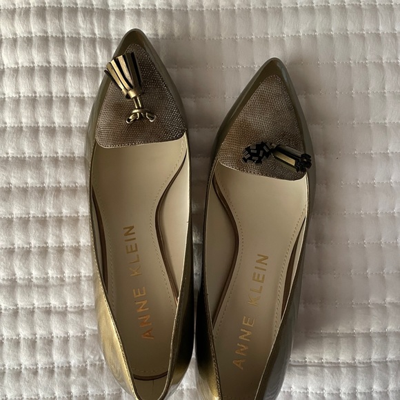 Anne Klein Tassel Loafer 8.5 - Picture 3 of 4